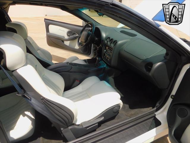 Photo of 1994 White Pontiac Firebird