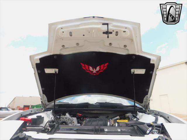 Photo of 1994 White Pontiac Firebird