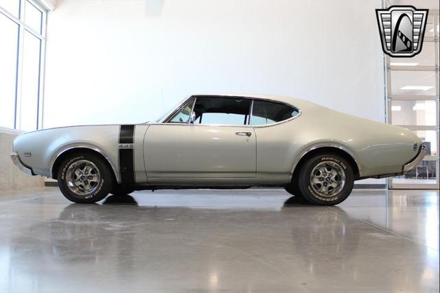 Photo of 1968 Silver Oldsmobile 442