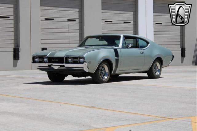 Photo of 1968 Silver Oldsmobile 442
