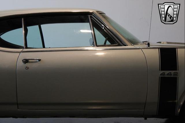 Photo of 1968 Silver Oldsmobile 442