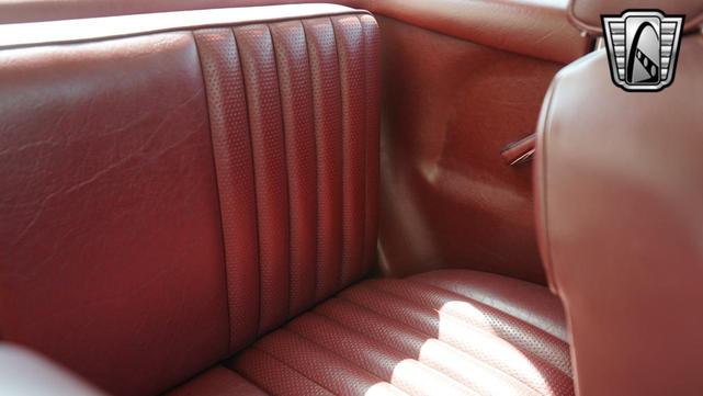 Photo of 1989 White Mercedes-Benz 560SL