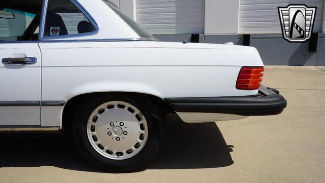 Photo of 1989 White Mercedes-Benz 560SL