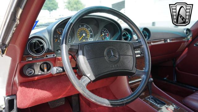 Photo of 1989 White Mercedes-Benz 560SL