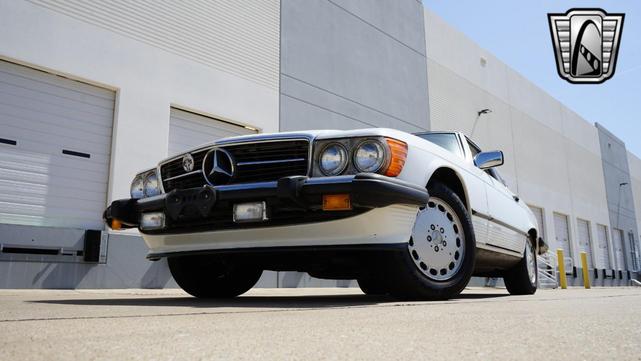 Photo of 1989 White Mercedes-Benz 560SL