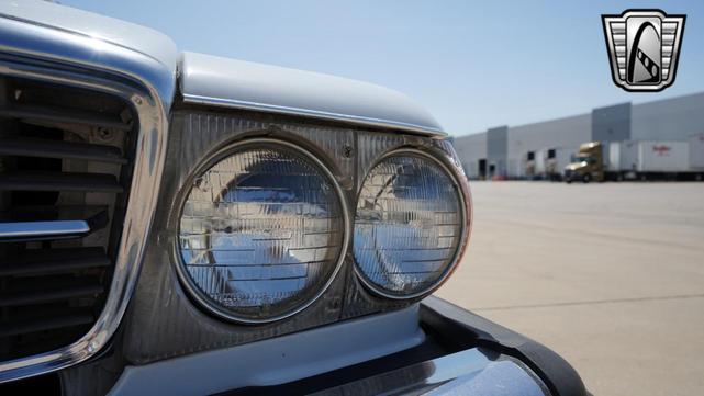 Photo of 1989 White Mercedes-Benz 560SL
