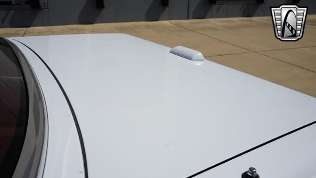 Photo of 1989 White Mercedes-Benz 560SL