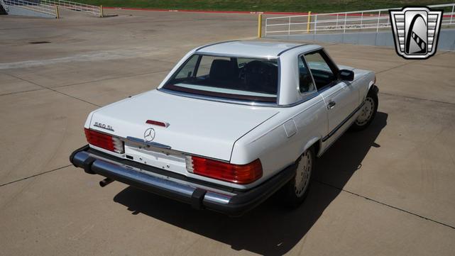 Photo of 1989 White Mercedes-Benz 560SL