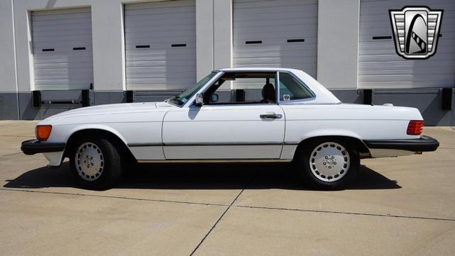 Photo of 1989 White Mercedes-Benz 560SL
