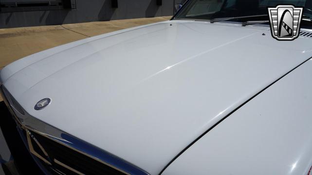 Photo of 1989 White Mercedes-Benz 560SL