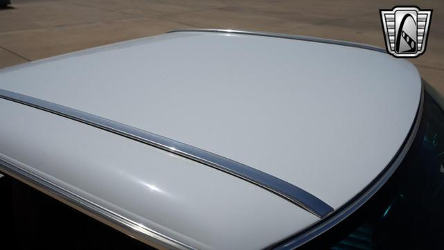 Photo of 1989 White Mercedes-Benz 560SL