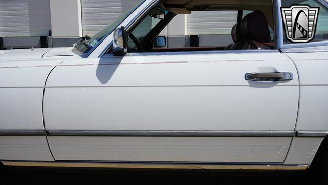 Photo of 1989 White Mercedes-Benz 560SL