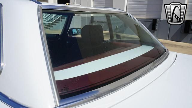 Photo of 1989 White Mercedes-Benz 560SL