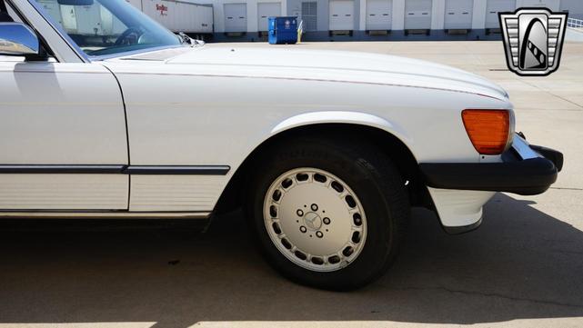 Photo of 1989 White Mercedes-Benz 560SL