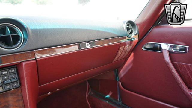 Photo of 1989 White Mercedes-Benz 560SL