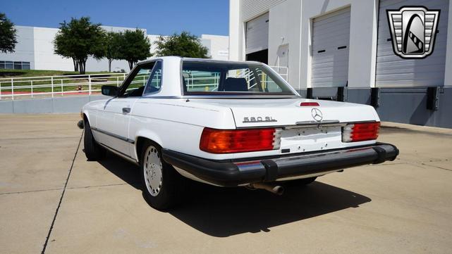 Photo of 1989 White Mercedes-Benz 560SL