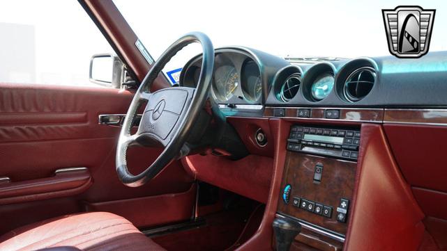 Photo of 1989 White Mercedes-Benz 560SL