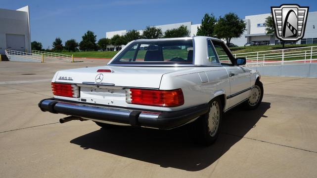Photo of 1989 White Mercedes-Benz 560SL