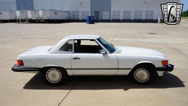 Photo of 1989 White Mercedes-Benz 560SL