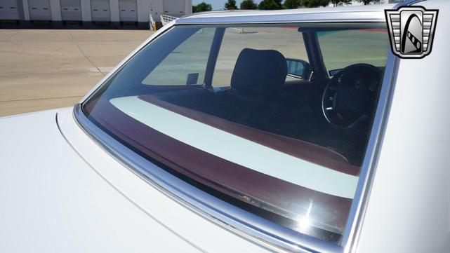 Photo of 1989 White Mercedes-Benz 560SL