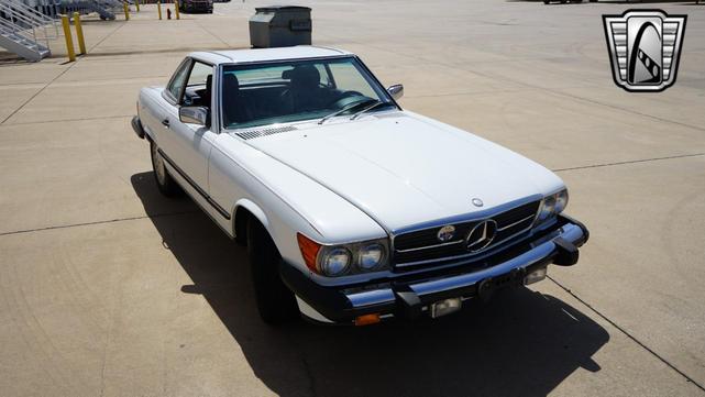 Photo of 1989 White Mercedes-Benz 560SL