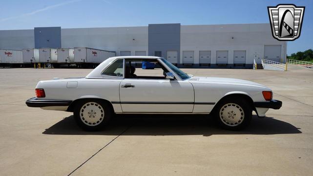 Photo of 1989 White Mercedes-Benz 560SL