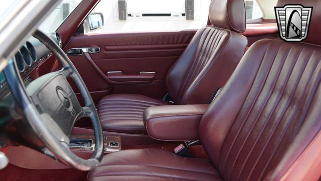 Photo of 1989 White Mercedes-Benz 560SL