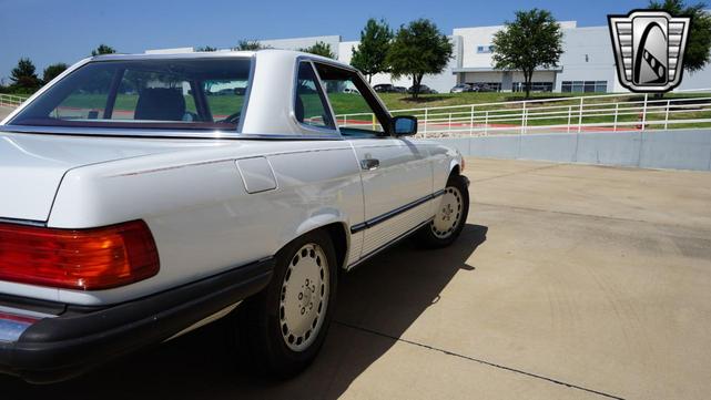 Photo of 1989 White Mercedes-Benz 560SL