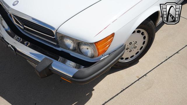Photo of 1989 White Mercedes-Benz 560SL