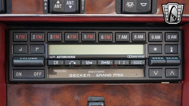 Photo of 1989 White Mercedes-Benz 560SL