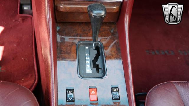 Photo of 1989 White Mercedes-Benz 560SL