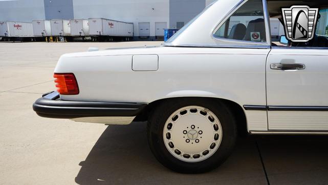 Photo of 1989 White Mercedes-Benz 560SL