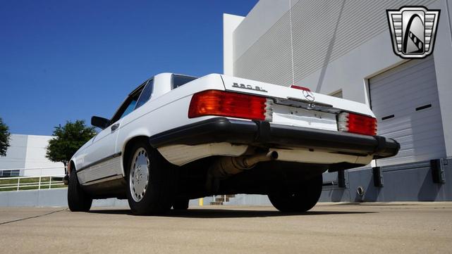 Photo of 1989 White Mercedes-Benz 560SL