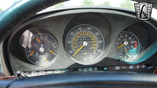 Photo of 1989 White Mercedes-Benz 560SL