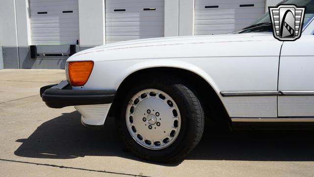 Photo of 1989 White Mercedes-Benz 560SL