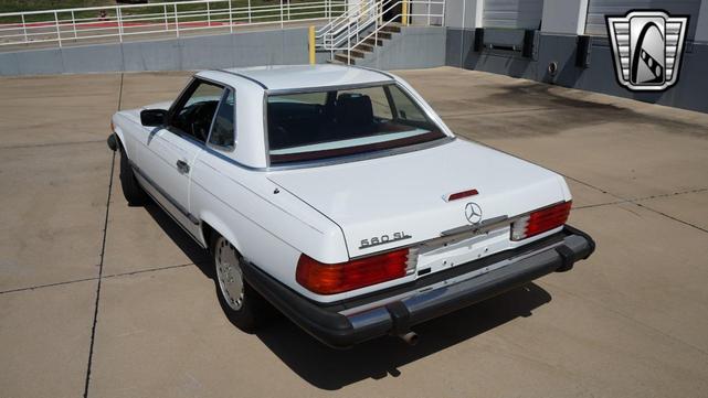 Photo of 1989 White Mercedes-Benz 560SL