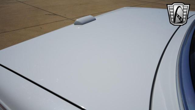 Photo of 1989 White Mercedes-Benz 560SL