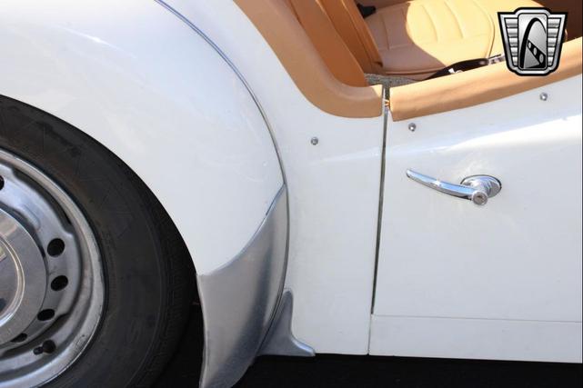 Photo of 1961 White Triumph TR3