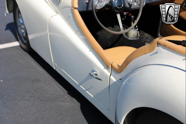 Photo of 1961 White Triumph TR3