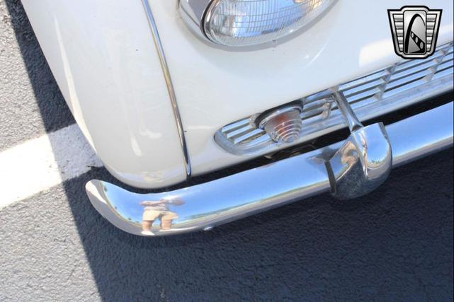 Photo of 1961 White Triumph TR3