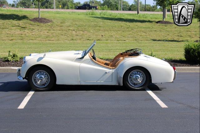 Photo of 1961 White Triumph TR3