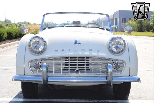 Photo of 1961 White Triumph TR3
