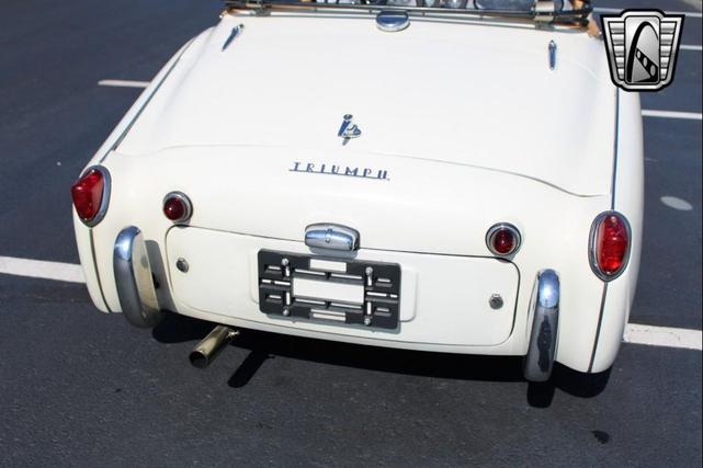 Photo of 1961 White Triumph TR3