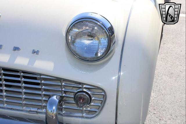 Photo of 1961 White Triumph TR3
