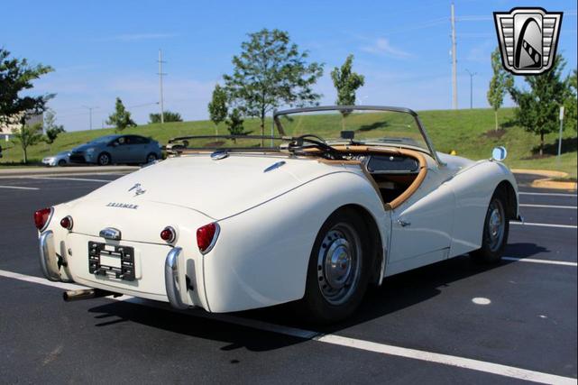 Photo of 1961 White Triumph TR3