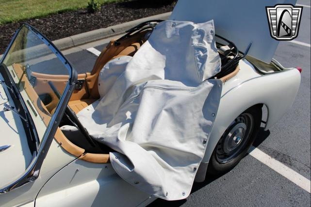 Photo of 1961 White Triumph TR3