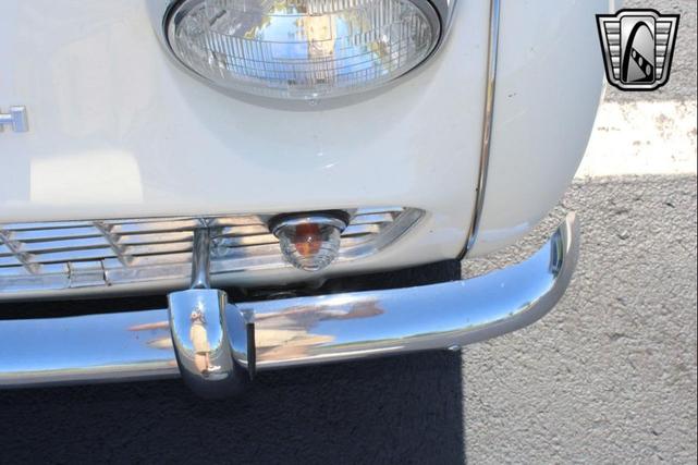 Photo of 1961 White Triumph TR3