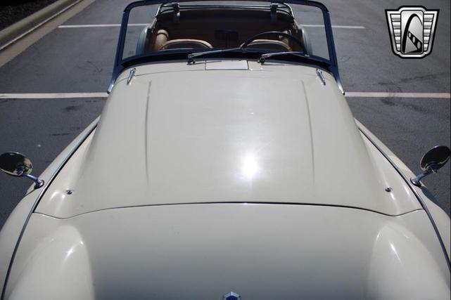 Photo of 1961 White Triumph TR3