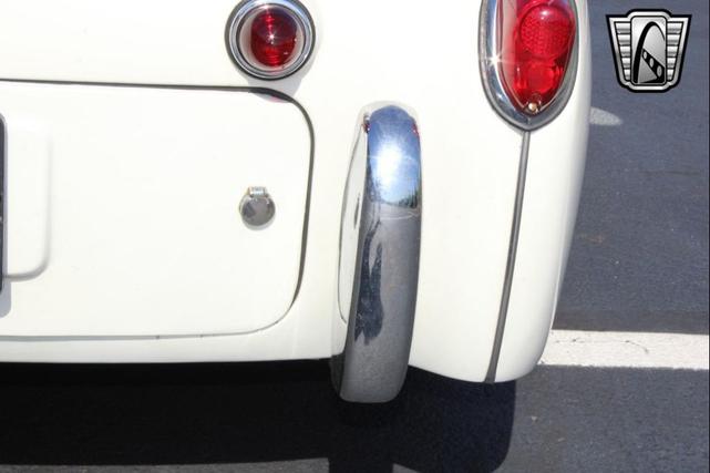 Photo of 1961 White Triumph TR3