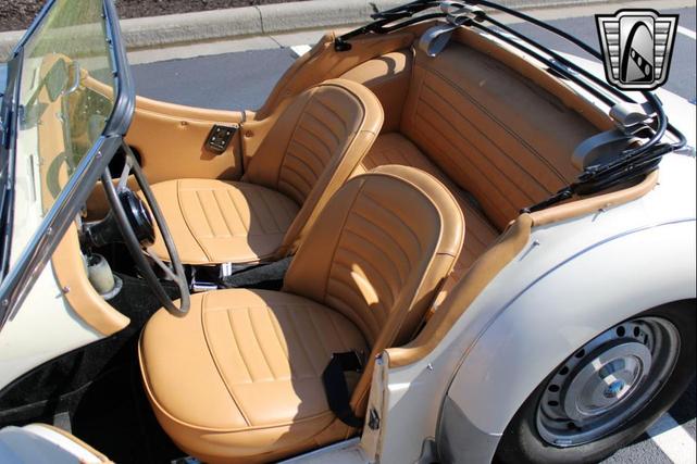 Photo of 1961 White Triumph TR3